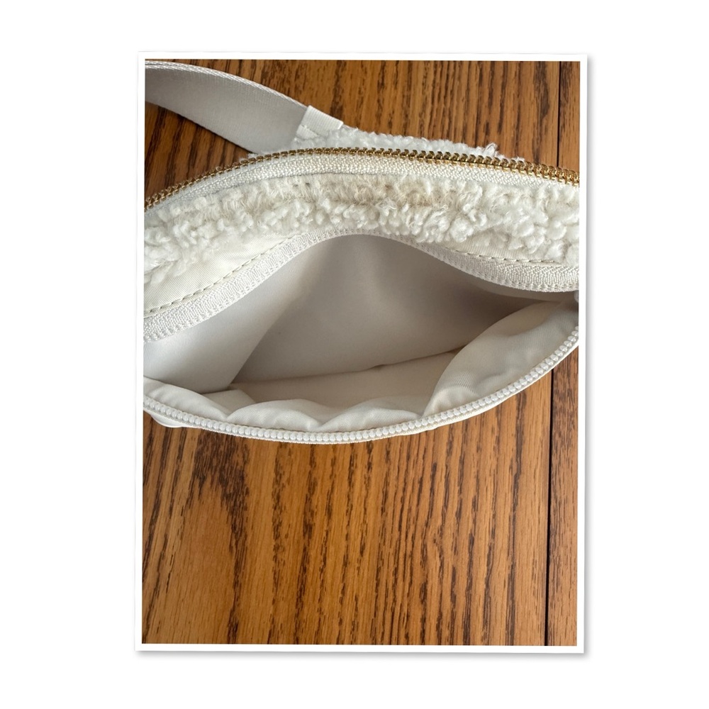 Lululemon Athletica Ivory Fleece Everywhere Bag With Belt - Picture 9 of 15